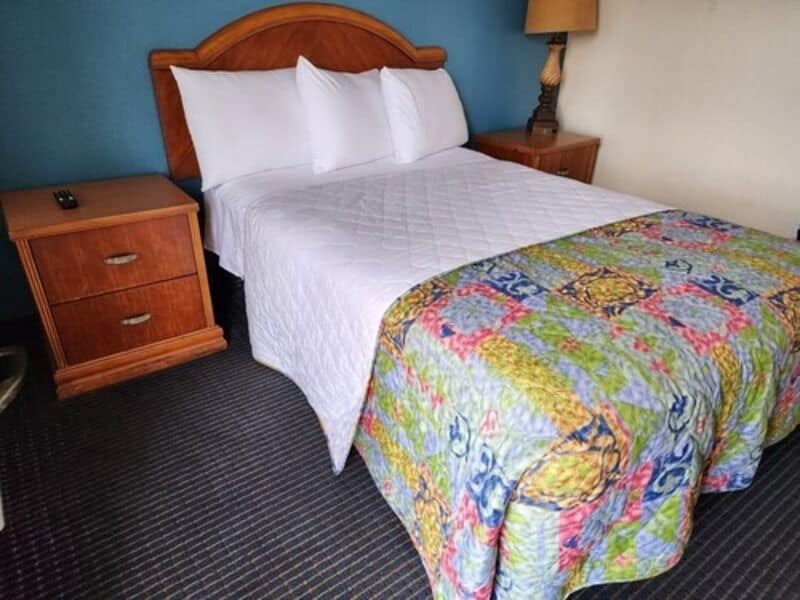 Individually furnished, desk, iron/ironing board, free WiFi