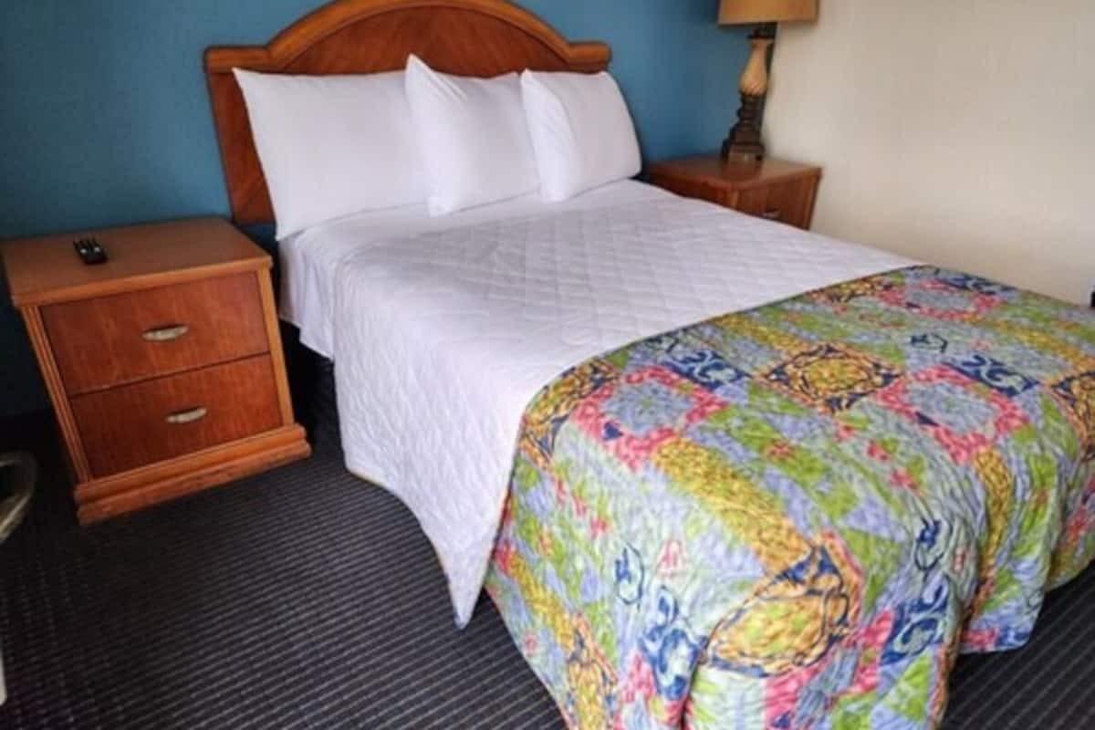 Individually furnished, desk, iron/ironing board, free WiFi