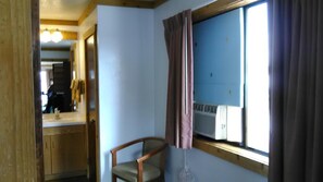 Living room - Bellevue High Country Motel (Bellevue)