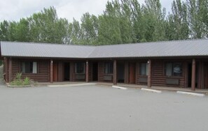 Property entrance - Bellevue High Country Motel (Bellevue)
