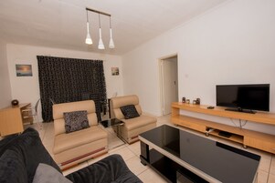 Apartamento, 2 habitaciones | Ropa de cama de alta calidad y edredones de plumas