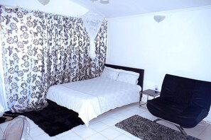 Studiosuite – comfort, 1 dobbeltseng, tilgjengelighetstilpasset, tekjøkken | Sengetøy av topp kvalitet, dundyner og minibar (inkludert)