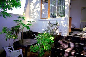 Suíte estúdio econômica, 1 cama de casal, suíte | 1 quarto, roupas de cama premium, edredons de pluma