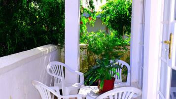 Comfort Studio Suite, 1 Double Bed, Accessible, Kitchenette | Premium bedding, down duvets, free minibar, blackout curtains