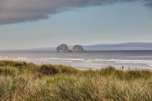 Na praia, areia branca 
