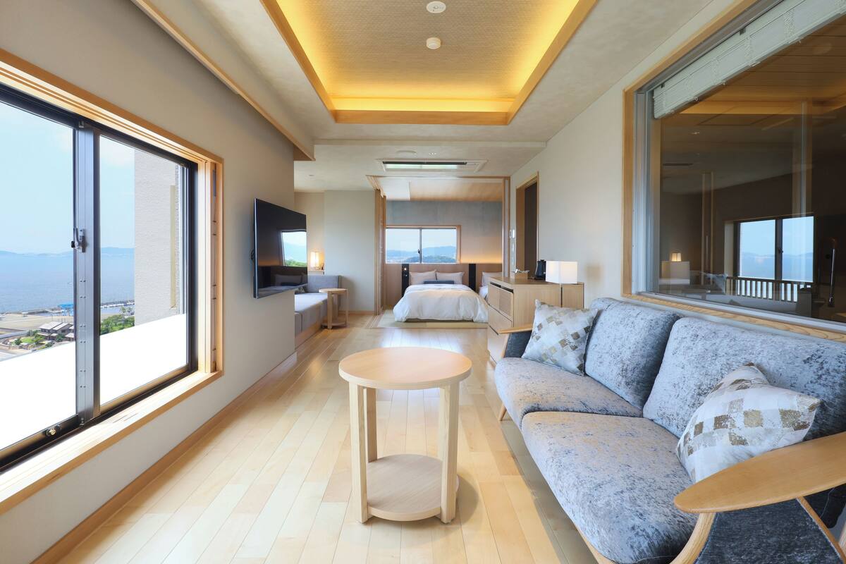 Universal View Suite, Ocean View, East Wing | 客房内保险箱、床单