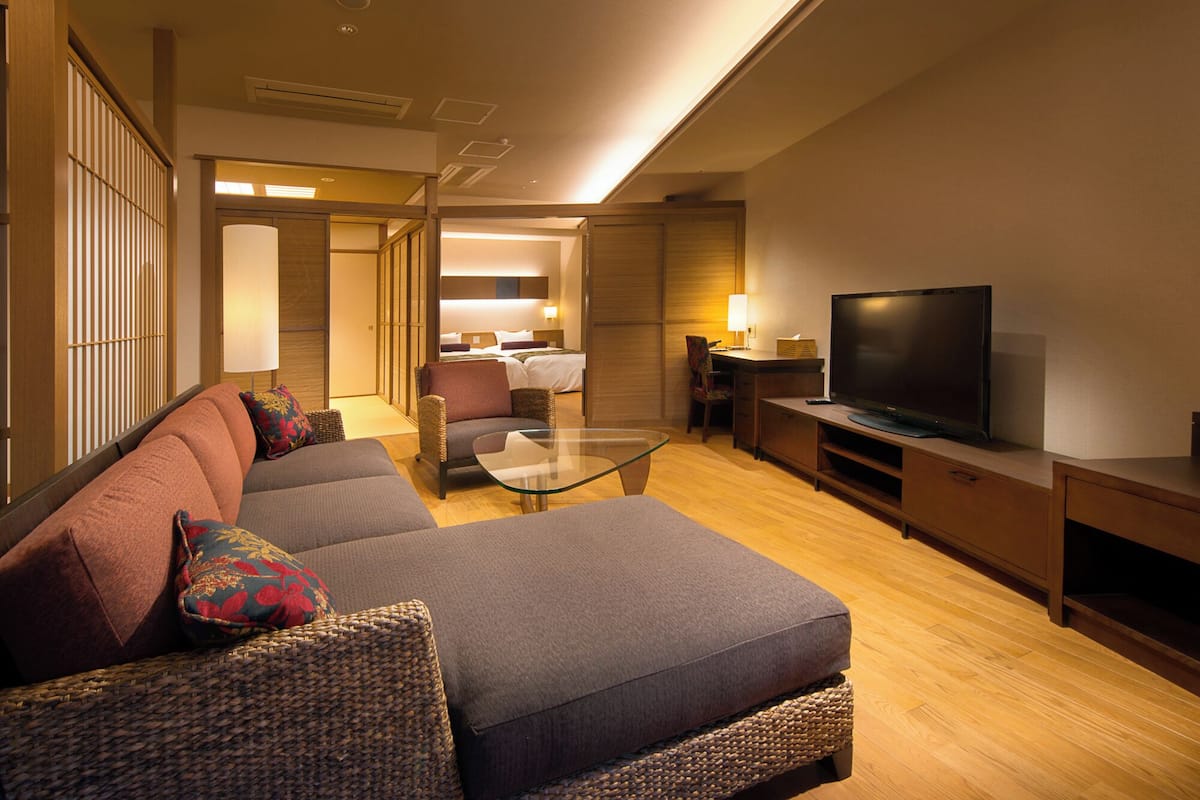 Corner Suite, Open-air Bath | 1 bilik tidur, peti besi dalam bilik, cadar katil