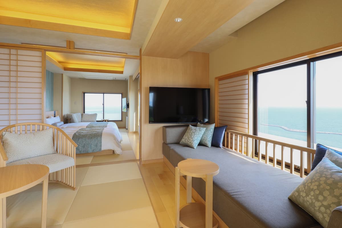 Front View Suite, Ocean View, East Wing | 1 bilik tidur, peti besi dalam bilik, cadar katil