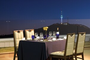 아침 식사, 점심 식사 및 저녁 식사 제공