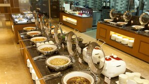 A buffet with various dishes and a coffee machine. - Migliore Hotel Seoul Myeongdong (Seoul)