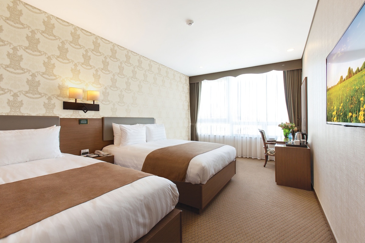 Deluxe Twin Room | Premium bedding, in-room safe, blackout drapes, soundproofing