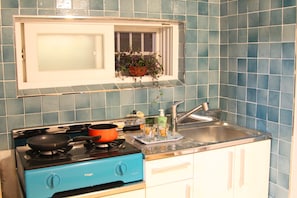 Dobbeltrom – deluxe | Eget tekjøkken | Kjøleskap, mikrobølgeovn, vannkoker og kjøkkenutstyr