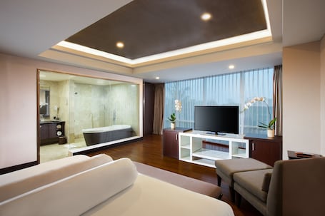 Ropa de cama de alta calidad y minibar con artículos gratuitos