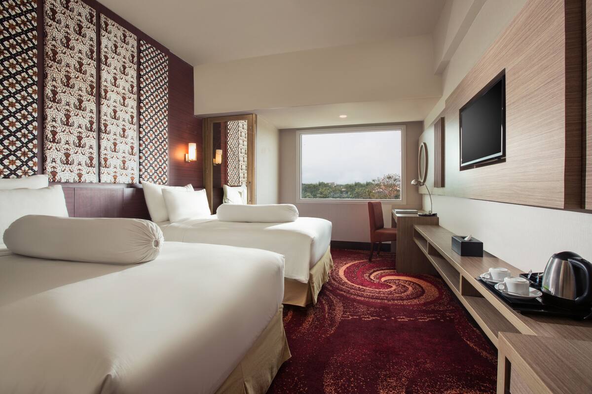 Deluxe Twin Room | Premium bedding, free minibar, in-room safe, desk