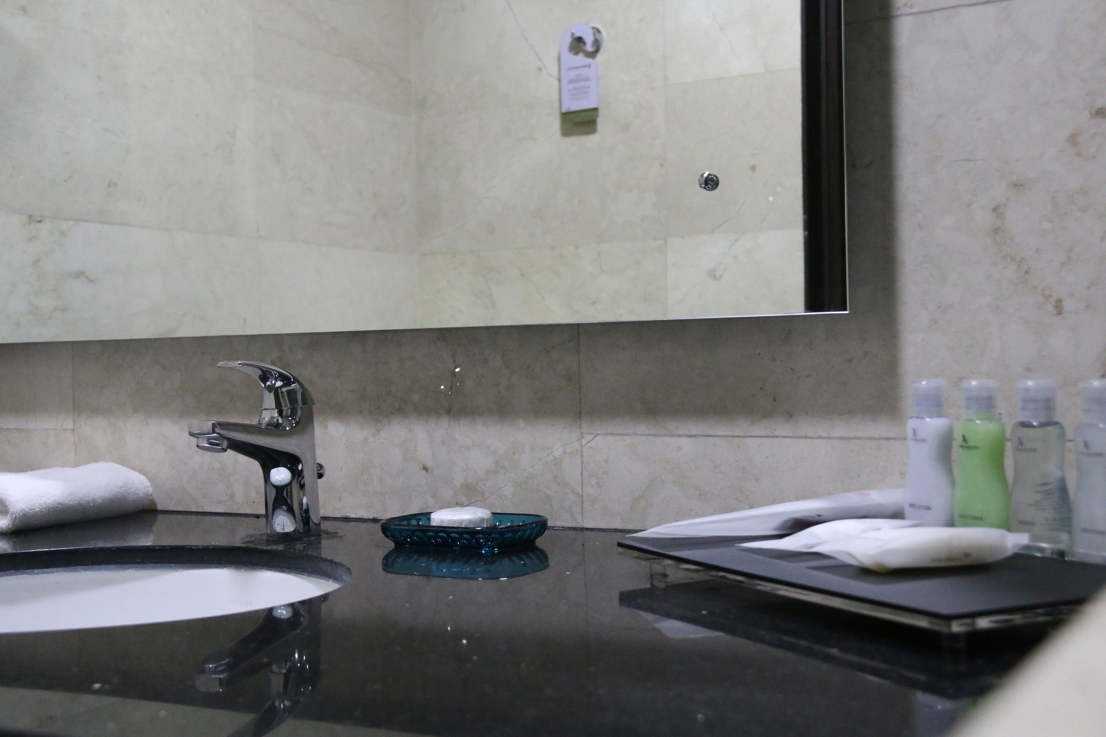 deluxe twin room | bathroom | shower, free toiletries, hair dryer, slippers