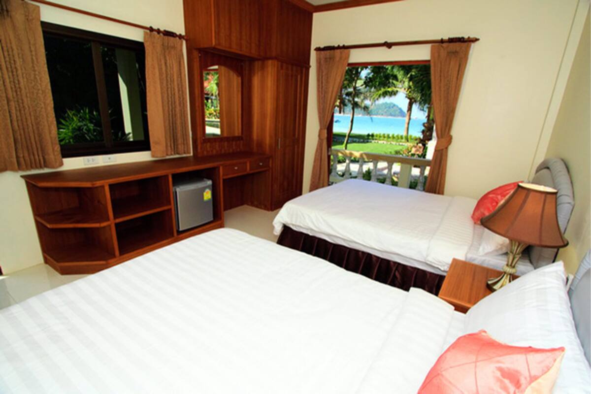 Beachfront Pool View 2 Double Beds | 摺床/加床 (收費)、免費 Wi-Fi
