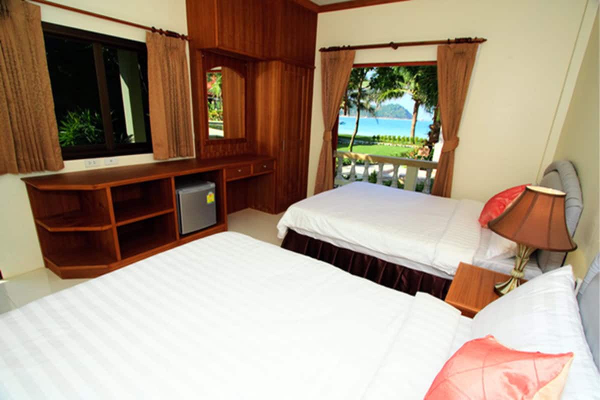 Beachfront Pool View 2 Double Beds | Rollaway beds, free WiFi