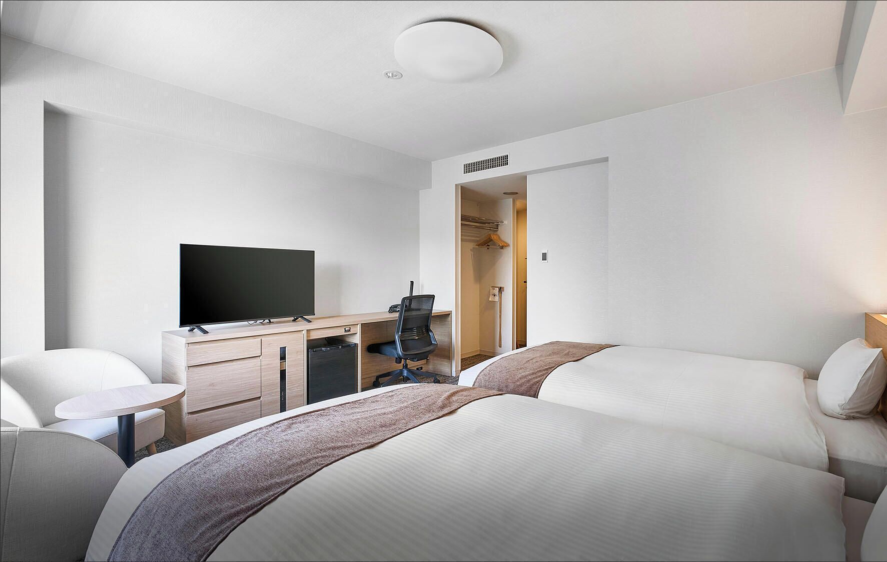 WiFi (free), bed sheets