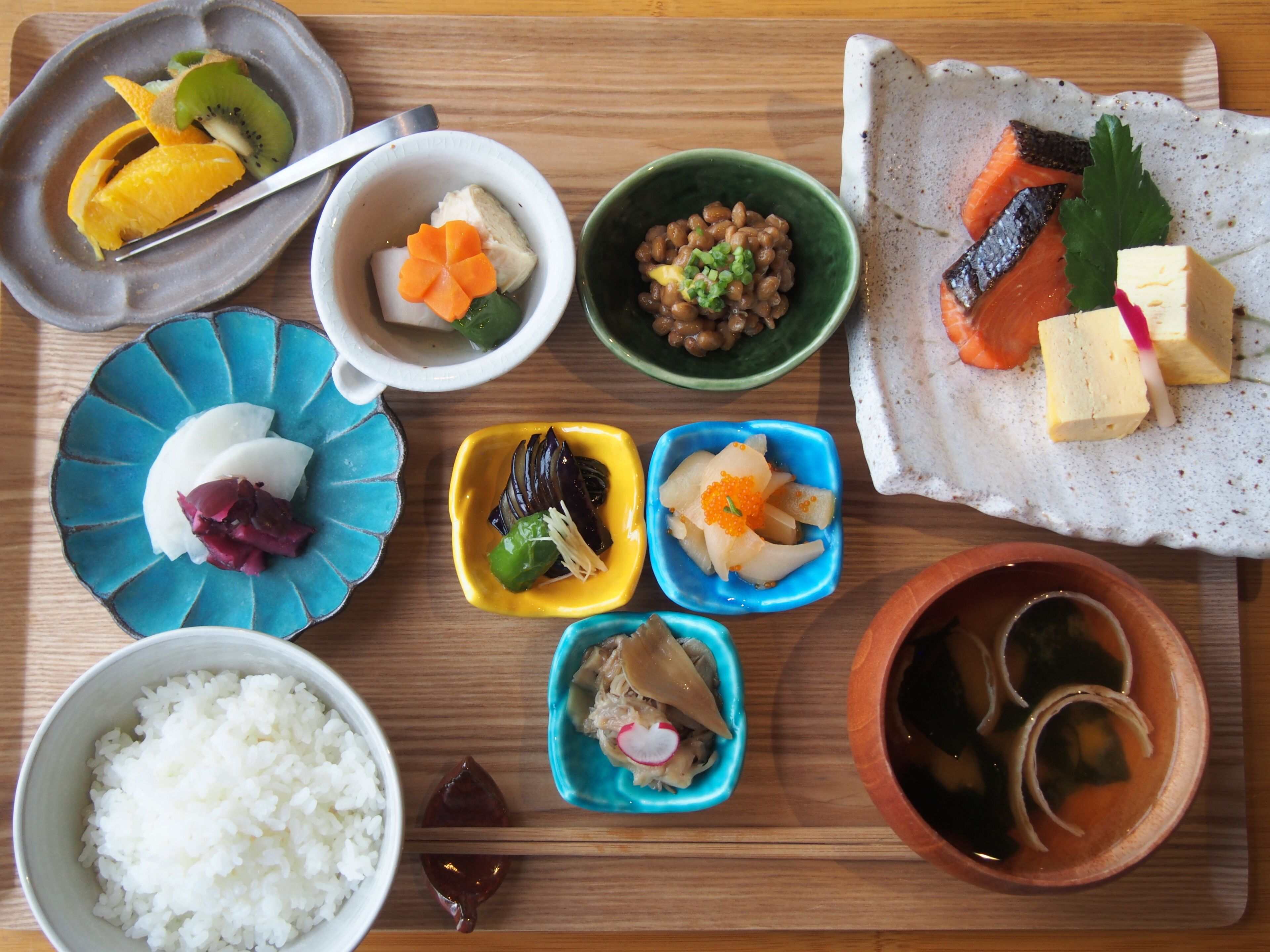 daily cooked-to-order breakfast (jpy 1700 per person)