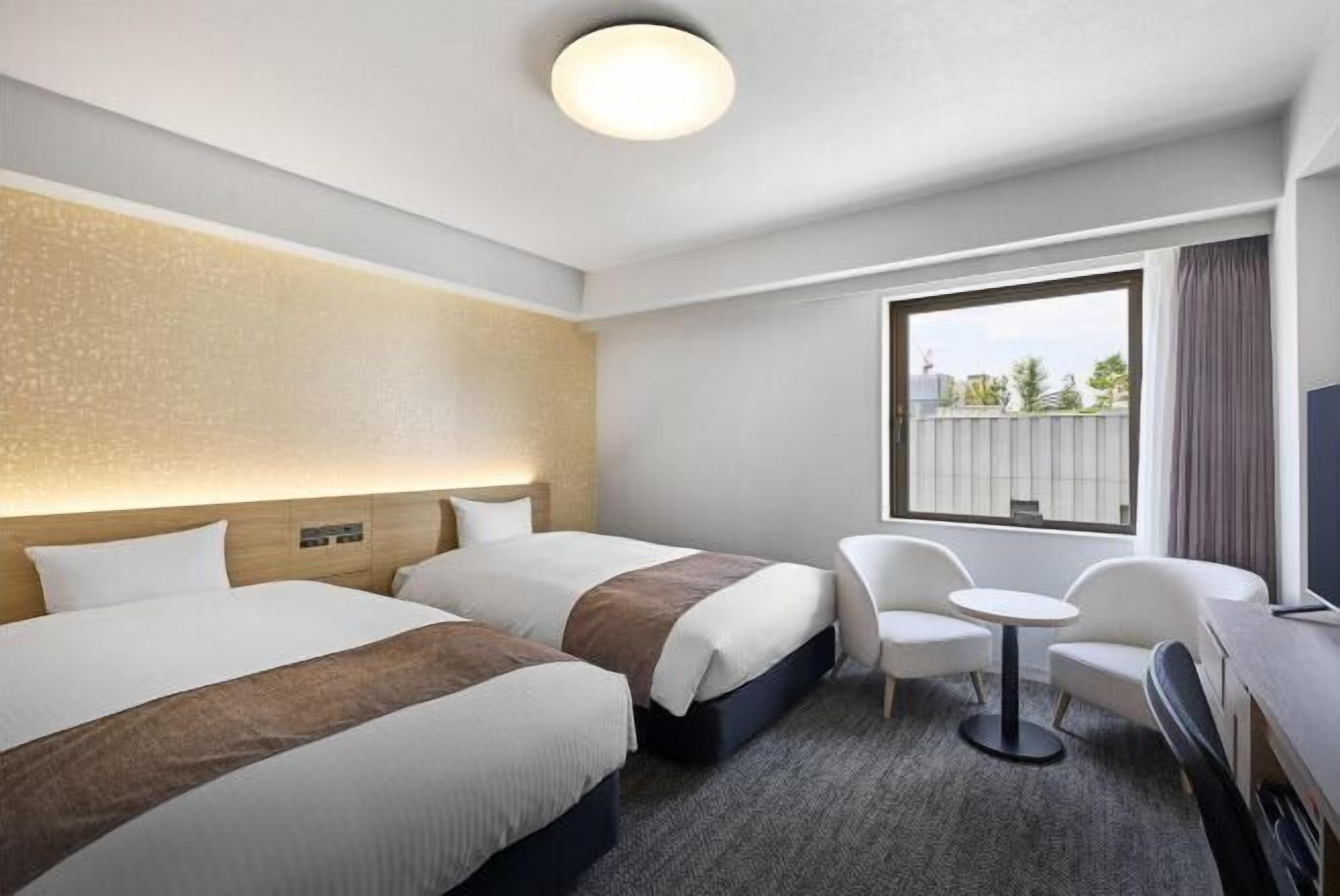 WiFi (無料)、ベッドシーツ