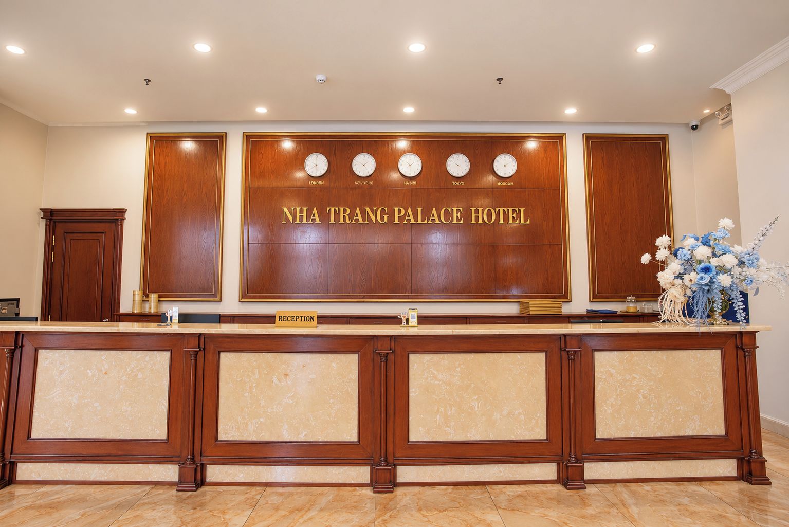 Quầy tiếp tân