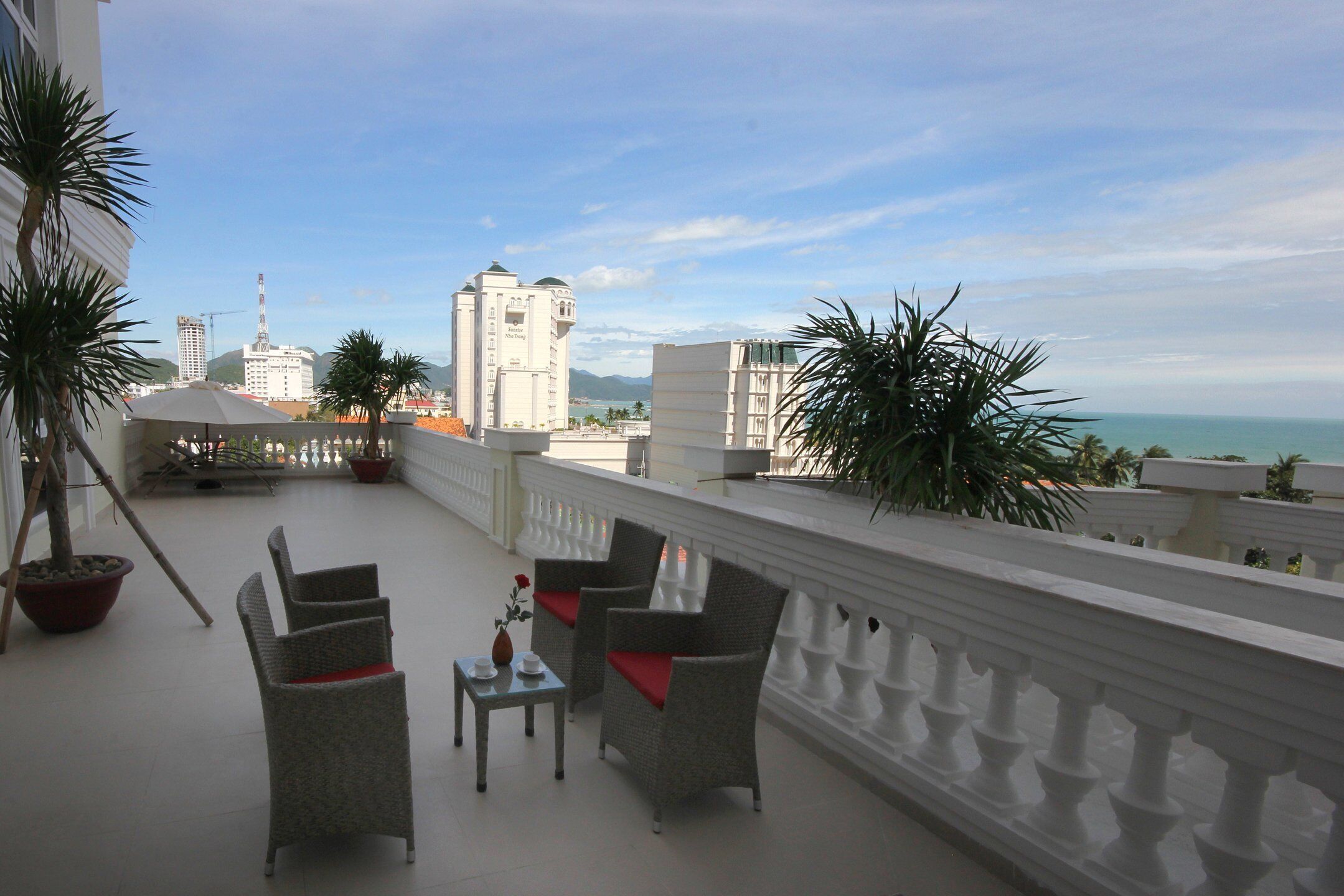 Palace Suite | Khu phòng khách | TV màn hình phẳng 40-inch có truyền hình cáp, TV, đầu đĩa DVD 