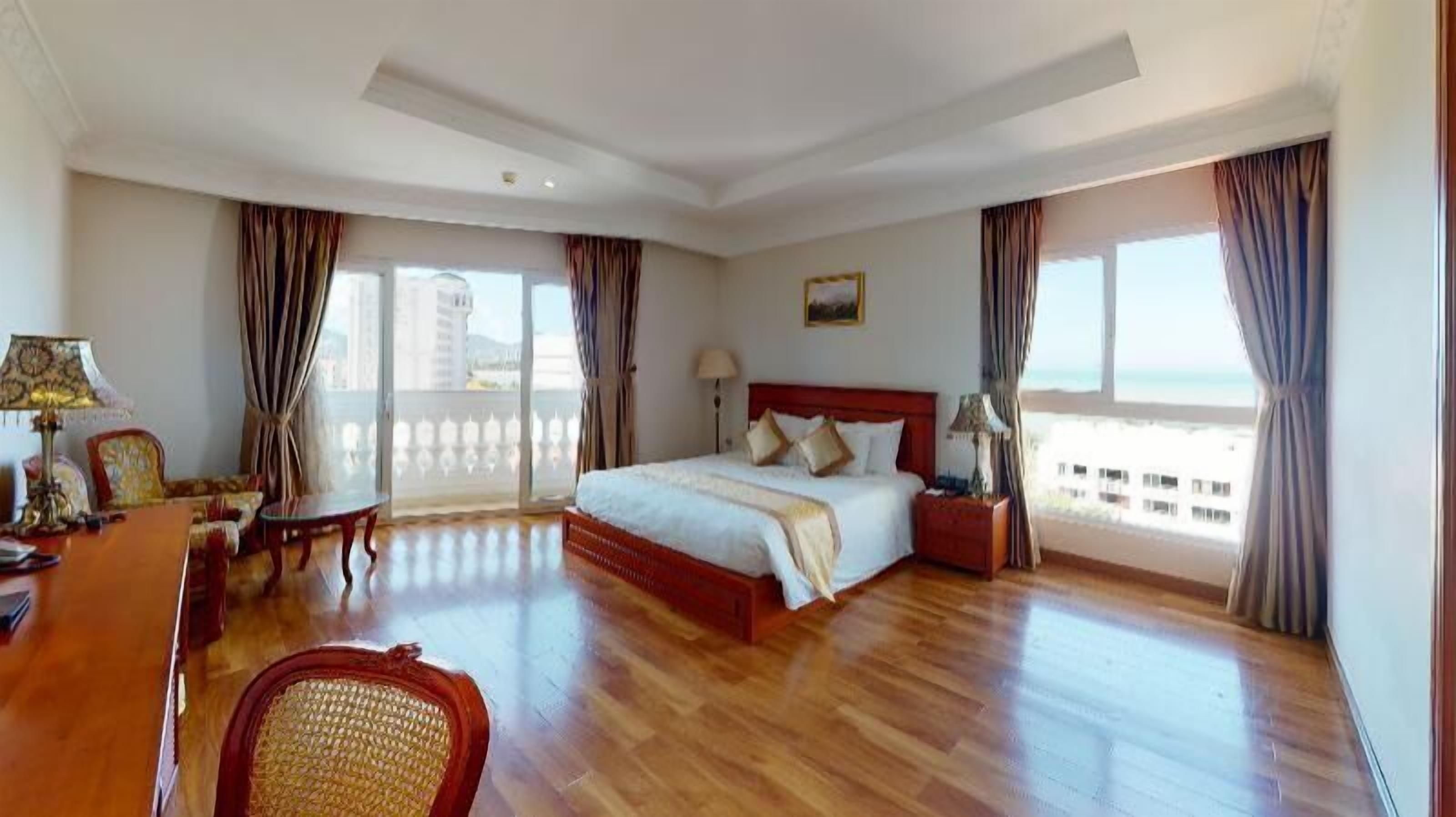 Premium bedding, minibar, in-room safe, desk