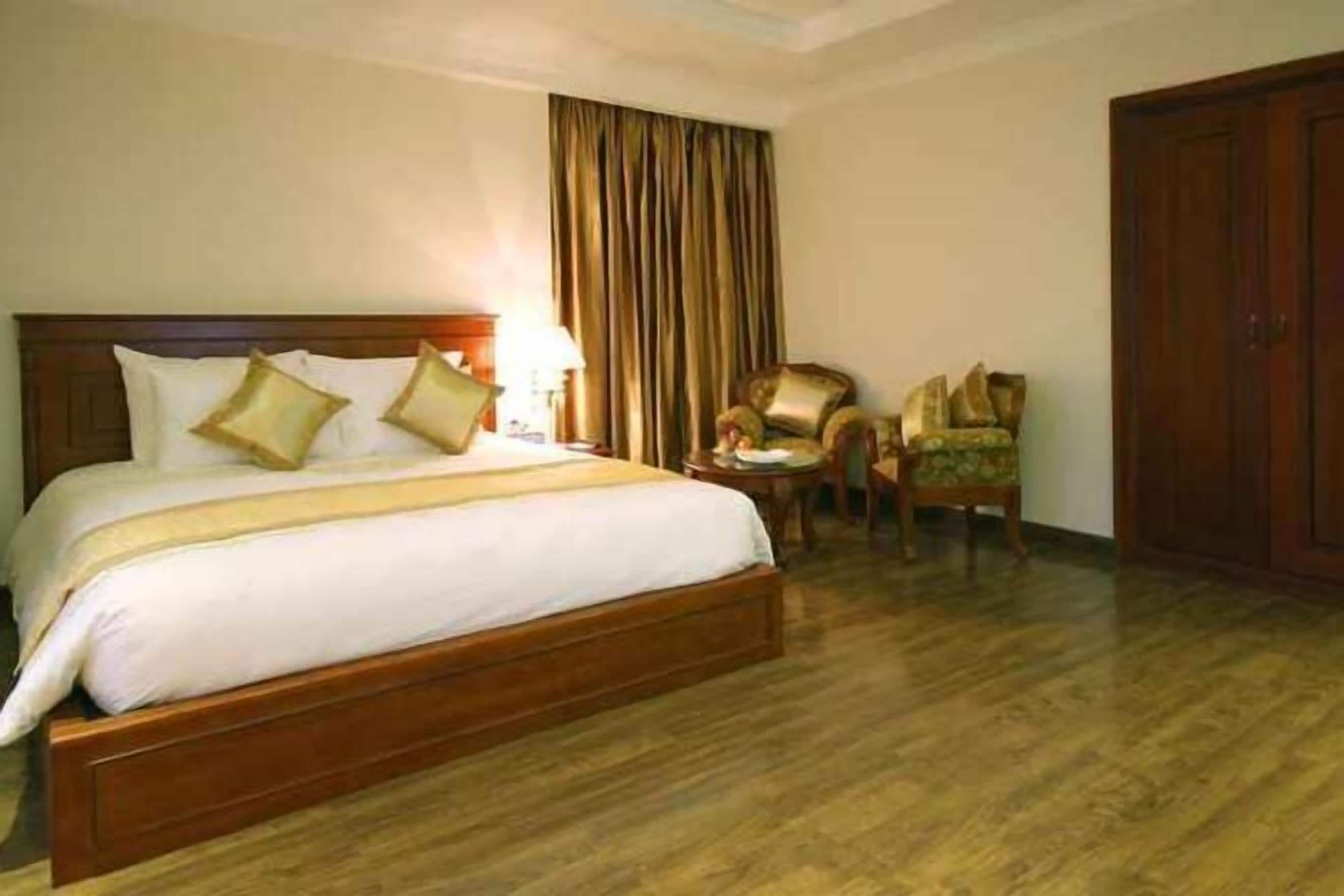 Ropa de cama de alta calidad, minibar, caja fuerte y escritorio