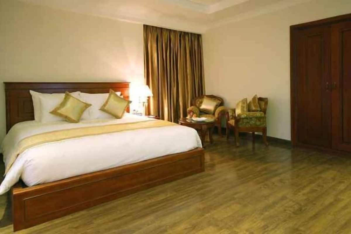 Ropa de cama de alta calidad, minibar, caja fuerte y escritorio