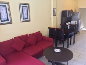 Una televisión de pantalla plana