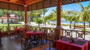 Breakfast, lunch, dinner served; Thai cuisine, beach views