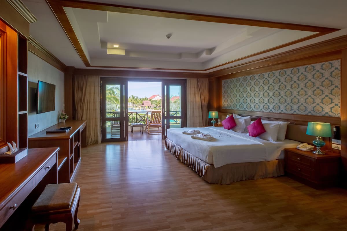 deluxe room | 1 bedroom, premium bedding, tempur-pedic beds, minibar