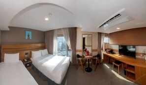 Suíte família | Cofres nos quartos, escrivaninha, cortinas blackout