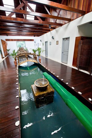 Couples treatment room(s), steam room, hydrotherapy, aromatherapy