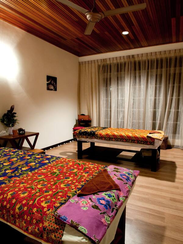 Couples treatment room(s), steam room, hydrotherapy, aromatherapy