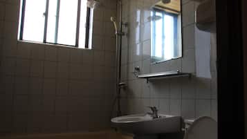 Combined shower/tub, deep soaking tub, free toiletries, hair dryer