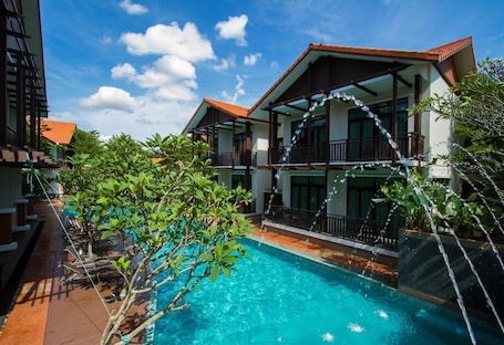 2 outdoor pools, sun loungers
