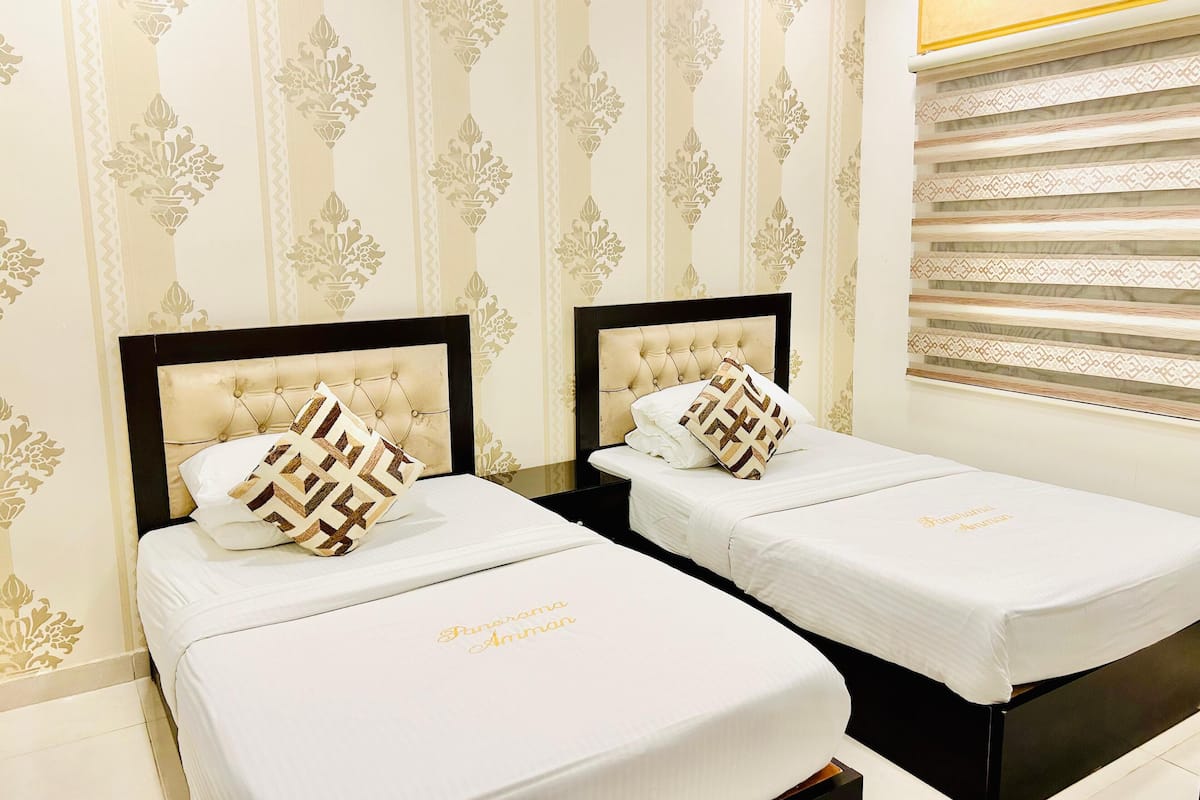 Deluxe Twin Room, 2 Single Beds, City View | 1 bedroom, hypo-allergenic bedding, desk, soundproofing