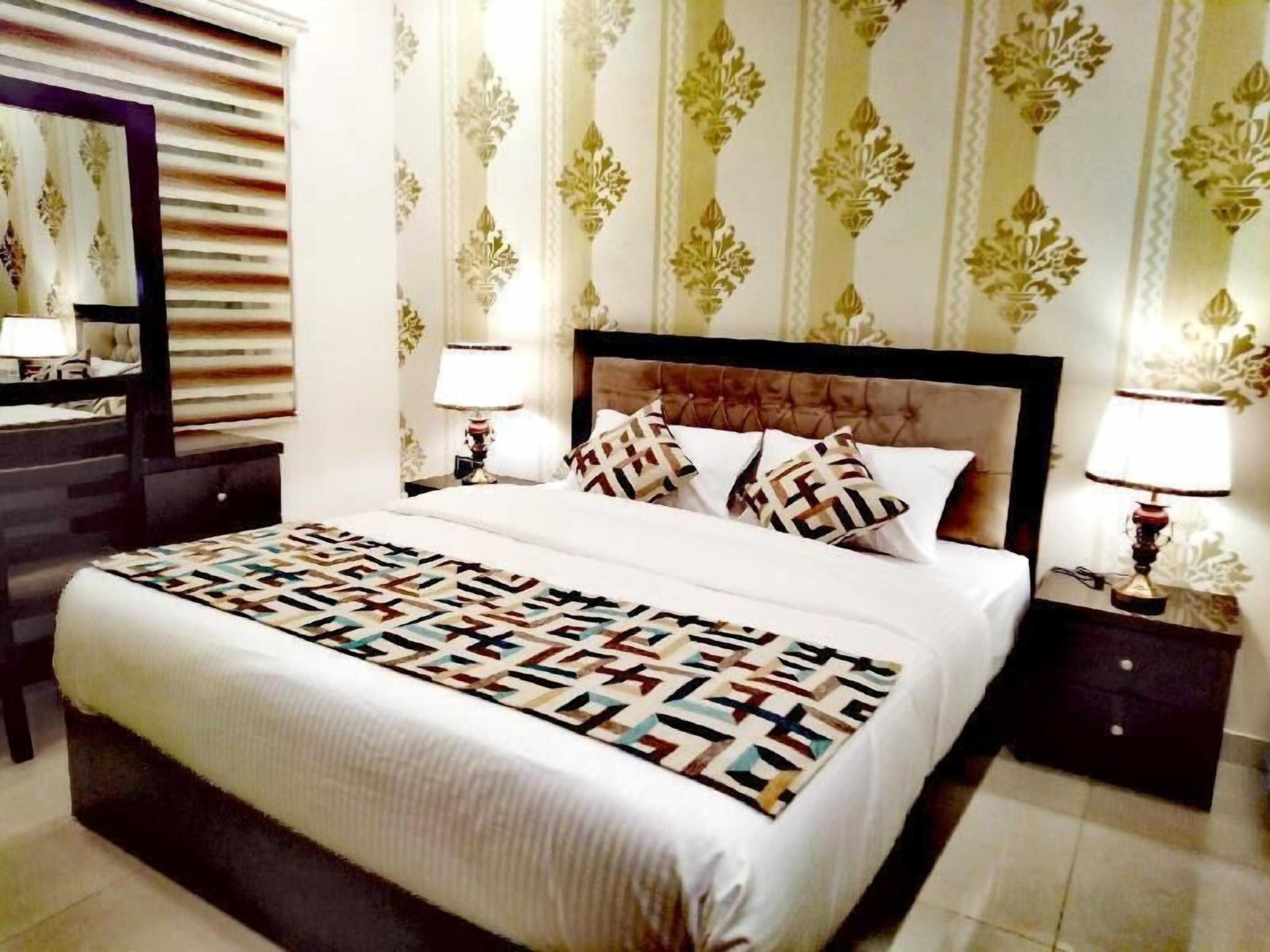 Hypo-allergenic bedding, desk, soundproofing, free WiFi