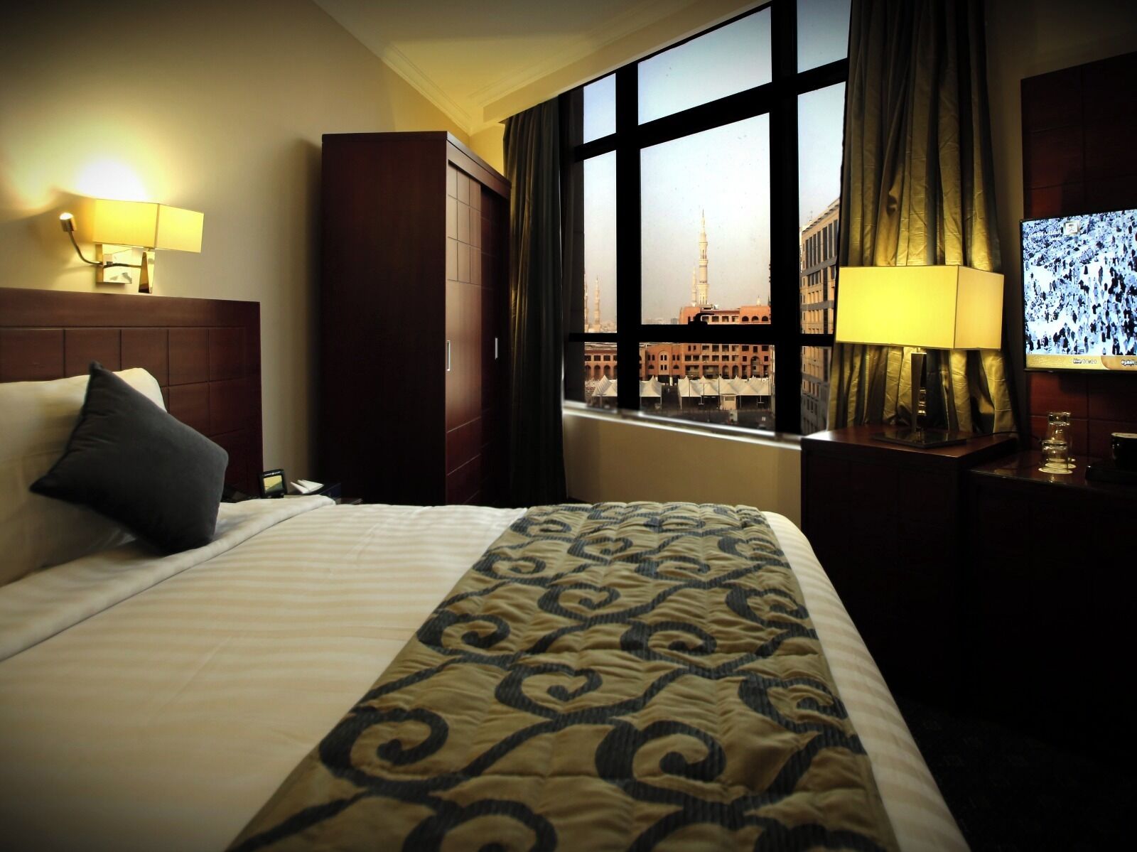 Standard Twin Room | Minibar, in-room safe, iron/ironing board, free WiFi