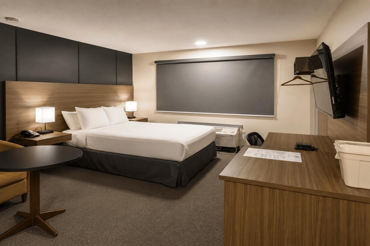 Family Suite, Multiple Beds, Non Smoking, Kitchenette | Hypo-allergenic bedding, desk, laptop workspace, blackout curtains