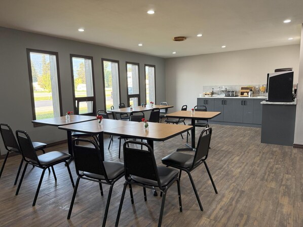 Free daily continental breakfast  - SureStay by Best Western Smithers (Smithers)