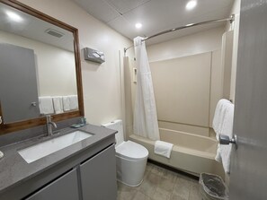 Combined shower/bathtub, hair dryer, towels - SureStay by Best Western Smithers (Smithers)