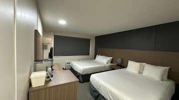 Habitación estándar, 2 camas de matrimonio, no fumadores, frigorífico y microondas | Ropa de cama hipoalergénica y escritorio