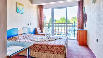 Neljän hengen deluxe-huone | Silitysrauta/-lauta, ilmaiset vauvansängyt, Wi-Fi