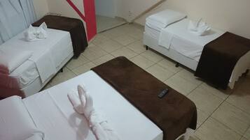 Quarto quádruplo standard (Ventilador) | Cortinas blackout, Wi-Fi de cortesia