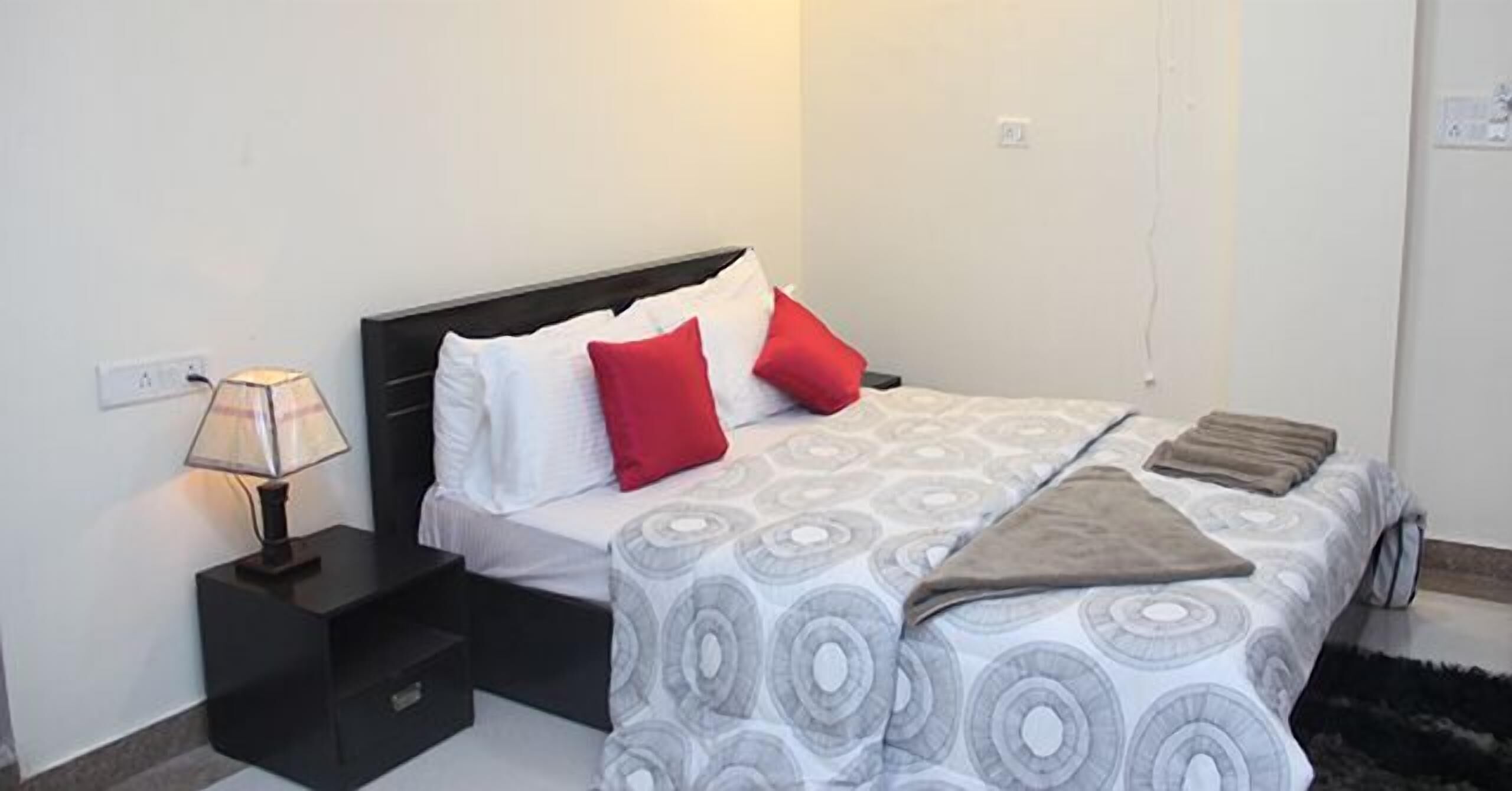 Literie de qualité, lit avec matelas à plateau-coussin
