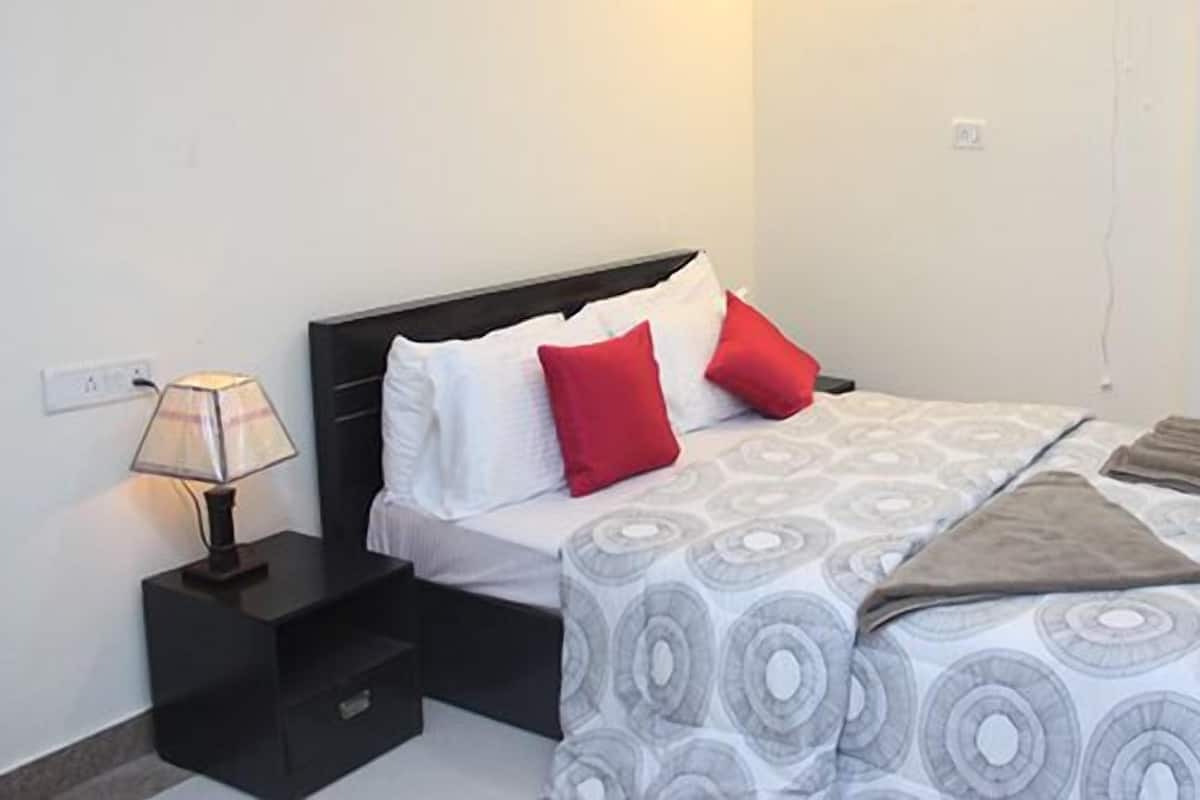 Premium bedding, pillow-top beds, individually furnished, free WiFi