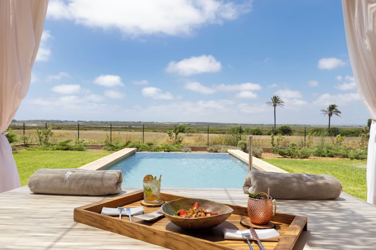 Minibar, in-room safe, individually decorated, desk