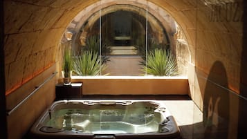 Salas de tratamientos para parejas, sauna, bañera de hidromasaje